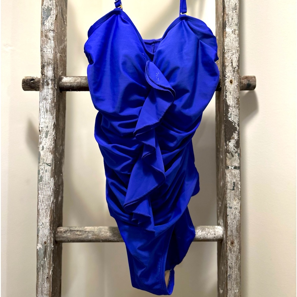 EUC Shore Shapes one piece bathing suit 🩱